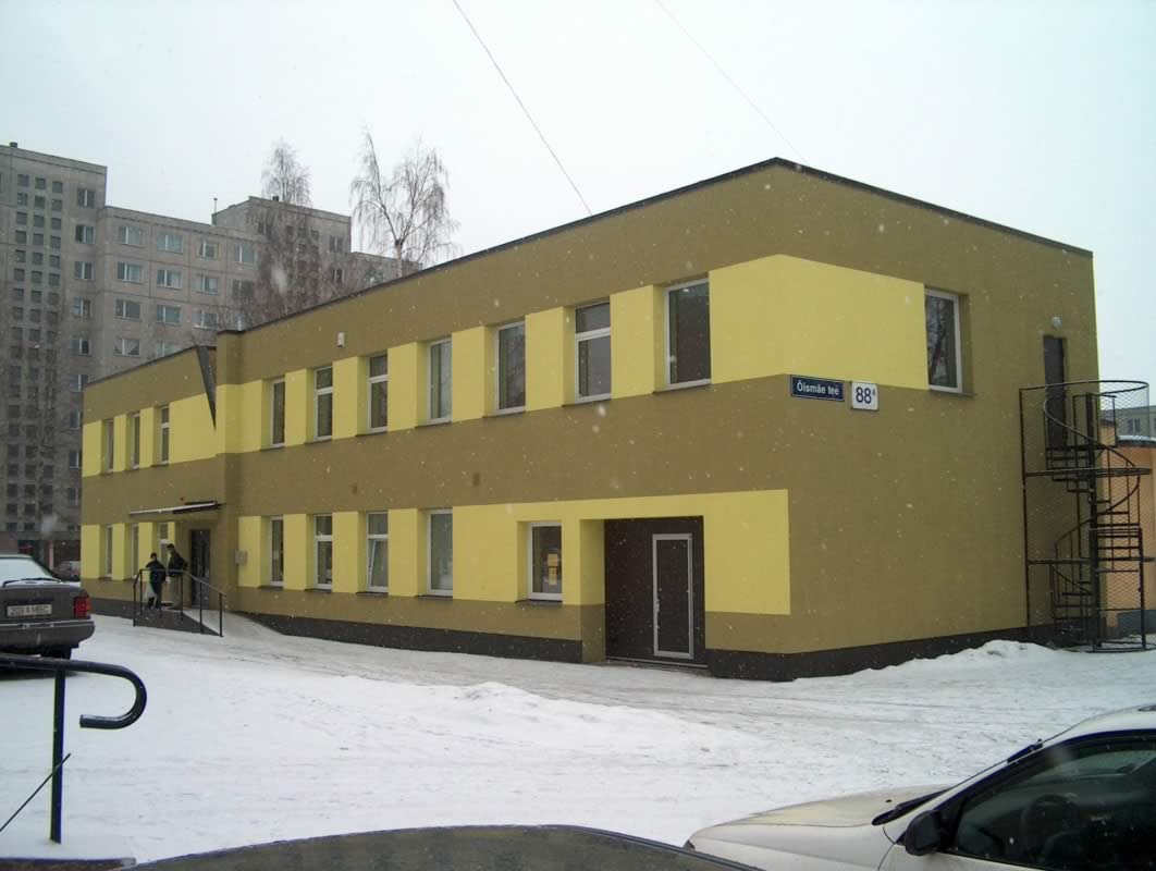 Haabersti Avatud Noortekeskuse kaasaegne fassaad pärast renoveerimist.